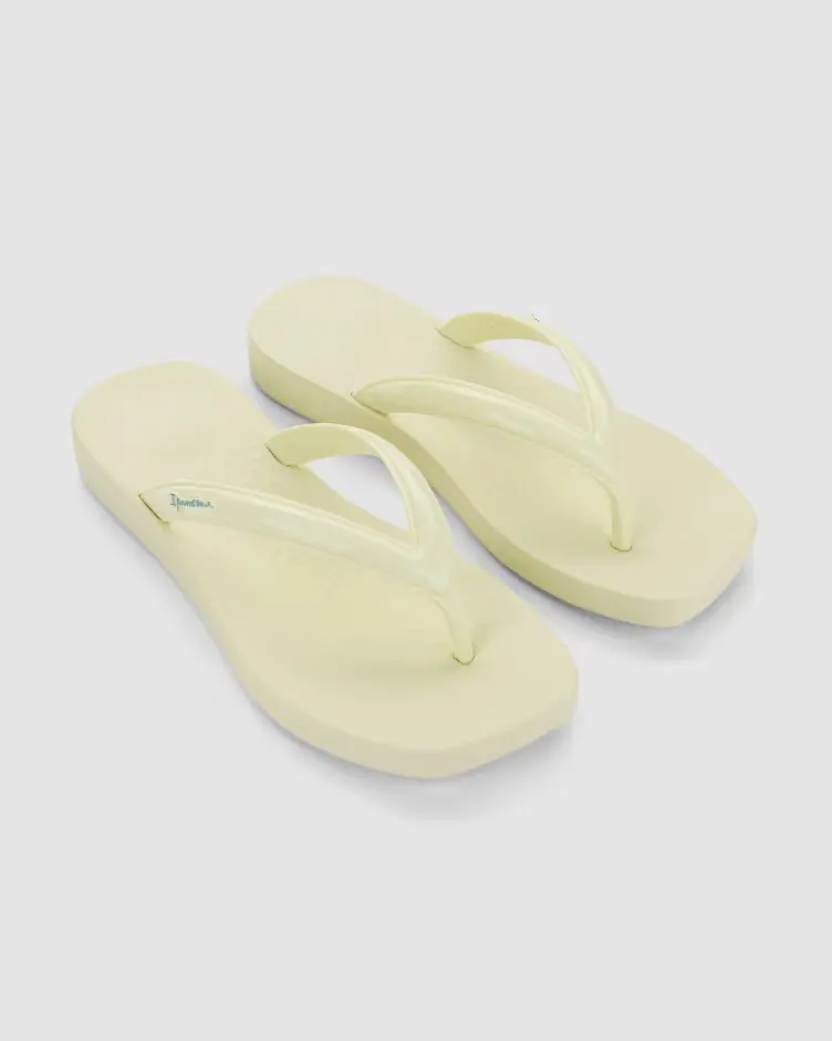 Kit Pluma: chinelo bege